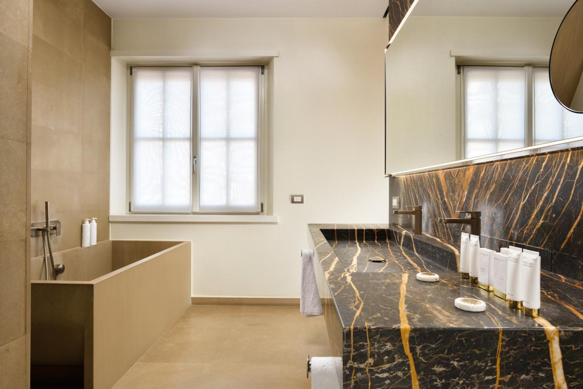 Palazzo Montemartini Rome, A Radisson Collection Hotel Bagian luar foto Bathroom