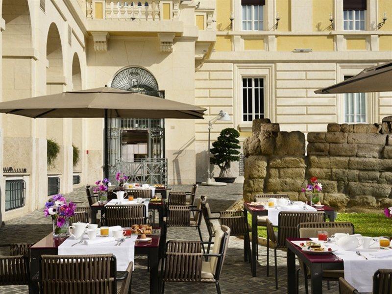 Palazzo Montemartini Rome, A Radisson Collection Hotel Bagian luar foto The hotel's garden