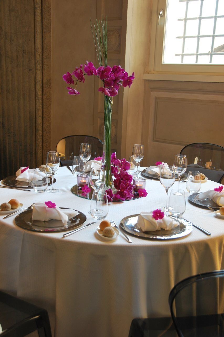 Palazzo Montemartini Rome, A Radisson Collection Hotel Bagian luar foto A table set for a formal dinner